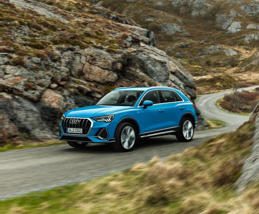  Audi Q3 45 TFSI Quattro S-Line 2018 года  (WW) (фото 32 из 56)